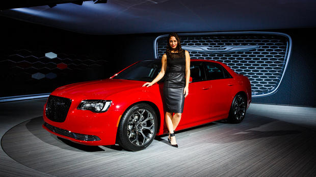 　Chryslerは、2015年モデルとしてアップデートしたフルサイズセダン「300」の新しいルックスとテクノロジをロサンゼルスオートショーで披露した。ここでは、同自動車を写真で紹介する。

関連記事：ロサンゼルスオートショー2014 --写真で見る高級車からレーシングカーまで
