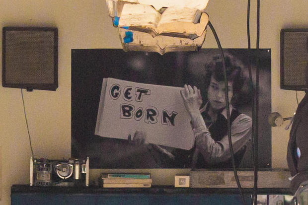 ボブ・ディランの「Get Born」

　ボブ・ディランの1965年の英国ツアーを記録したドキュメンタリー映画「Don't Look Back」のポスター。Jobs氏は、ディランの音楽のファンだった。