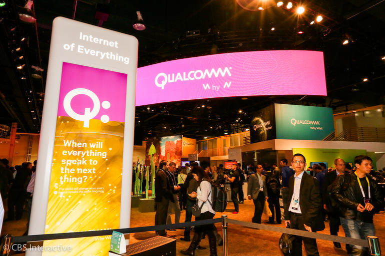 1月に開催のConsumer Electronics ShowにおけるQualcommブース。モノのインターネットが繰り返し語られている。