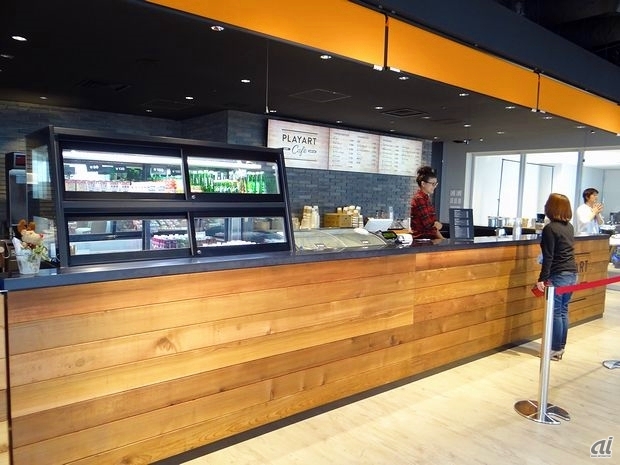 　カフェは、NHN PlayArtのグループ会社であるメディエーターが運営。なお、同社は2014年10月に、Wi-Fiや電源を完備したカフェ「Caffice（カフィス）」を新宿三丁目にオープンしています。