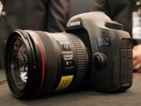 キヤノン、カメラ13製品を同時発表--「CP＋」開幕前に写真で特長をチェック