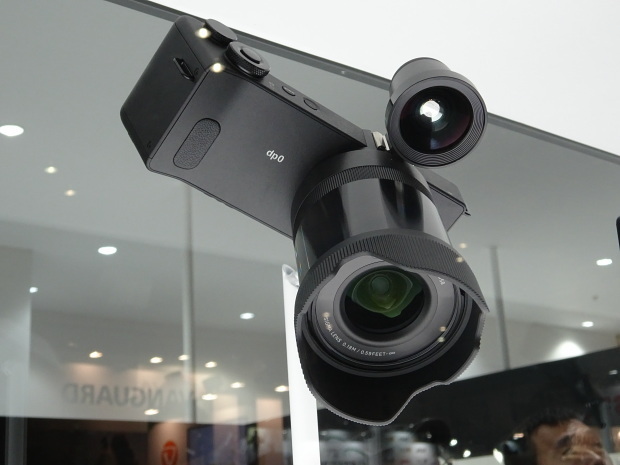 　発表されたばかりの「SIGMA dp Quattro」。超高性能14mm F4レンズ（35mm版カメラ換算21mm相当の画角）を搭載した超広角の高画質デジタルカメラだ。