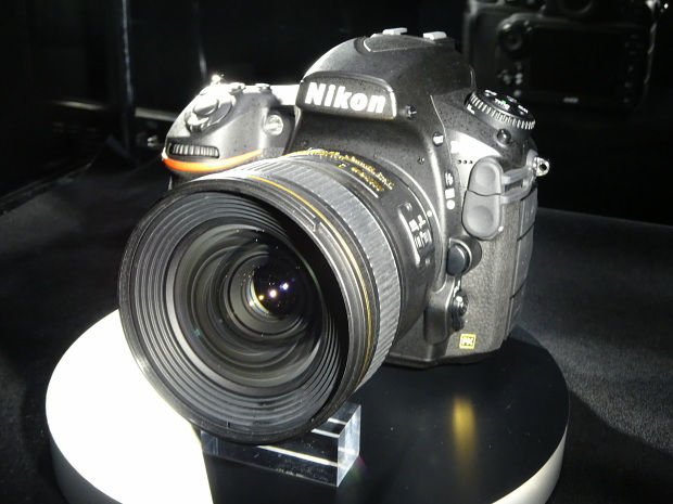 　5月下旬に発売予定の天体撮影専用の高精細デジタル一眼レフカメラ「D810A」。実際に触れることはできない。