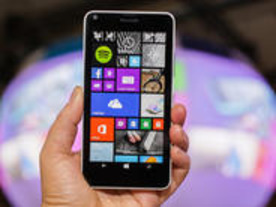 マイクロソフト、「Lumia 640」を発表--5インチの最新「Windows Phone」端末