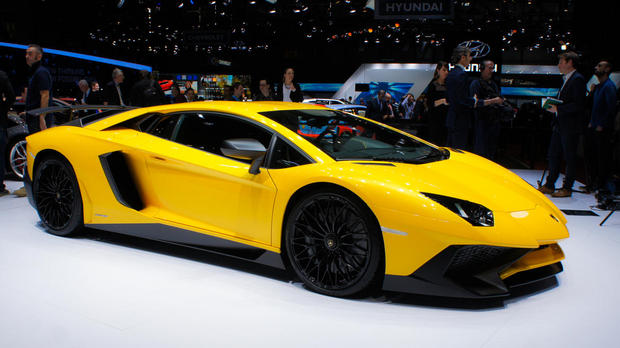 　Lamborghiniの忠実なファンなら、数字がエンジンの出力とドライブラインを示していることを知っているだろう。Superveloceは軽量化されたことを意味する。