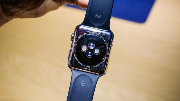 　Apple Watchの背面には心拍を記録するよう設計されたセンサがある。