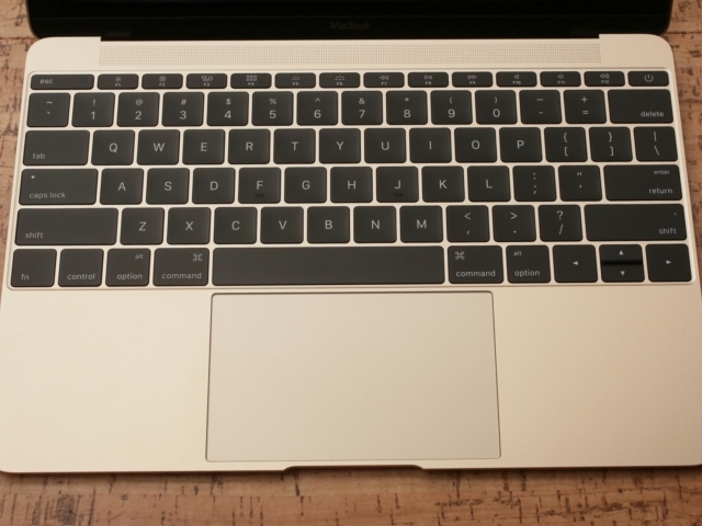 新しい「MacBook」レビュー（第2回）--キーボード、トラックパッド、画面の使用感