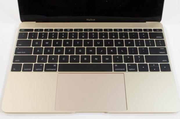 　MacBookは、Appleの新しい「Force Touch」トラックパッドと、完全に再設計されたキーボードを搭載。