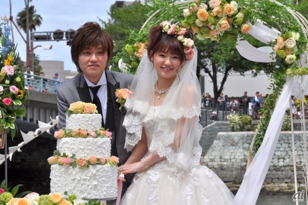 公開結婚式を行った声優の市来光弘さんと井ノ上奈々さん