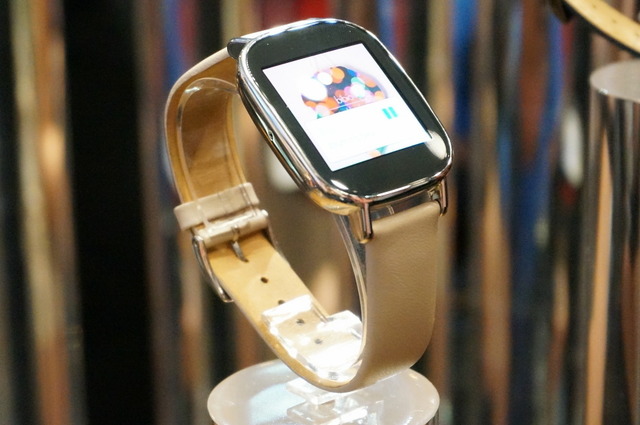 　小さいモデルでも45mmと、Apple Watchの42mmよりも大きい。