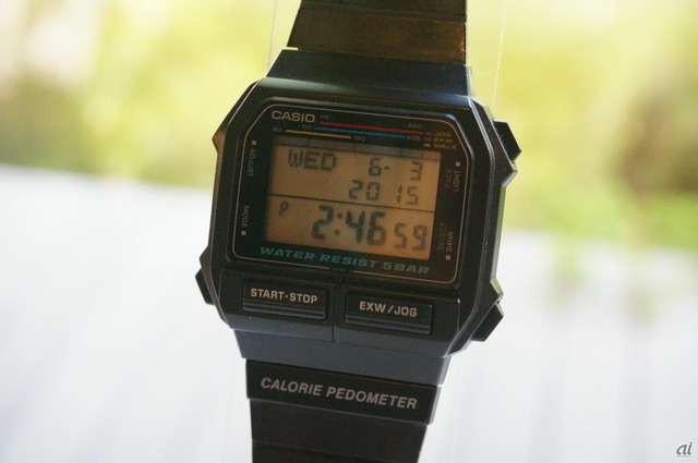 　加速度センサで歩数や距離、時速を計測できる「EXW-50」（1989年）。価格は7900円。