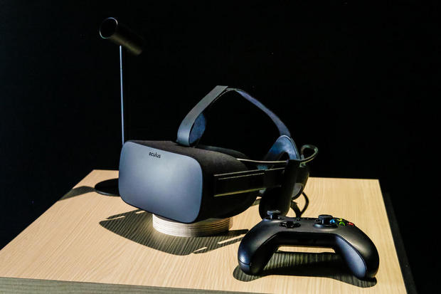 　Oculus Riftにはヘッドセット、デスクトップセンサ、ワイヤレス「Xbox One」コントローラが同梱される。