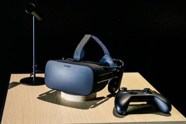　Oculusは、同社の仮想現実ヘッドセット「Rift」を過去数年にわたり開発してきたが、ようやく製品版を披露する準備を整えた。

　同社はRiftの価格をまだ明らかにしていないが、発売は2016年になる予定だ。

関連記事：Oculus、仮想現実ヘッドセット「Rift」の正式版を披露--「Xbox One」とも連携へ
