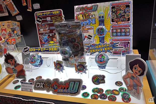 　「日本おもちゃ大賞2015」の前年度ヒット・セール賞を獲得した「DX 妖怪ウォッチ タイプ零式」に続く新時計型玩具「DX 妖怪ウォッチ タイプU プロトタイプ」。SDカードでデータ更新ができる。