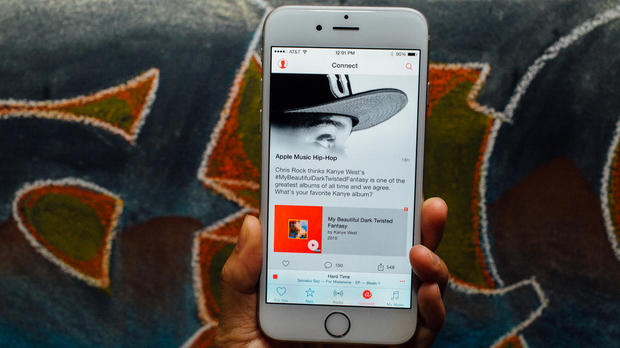お気に入りのアーティストとつながろう

　Apple Musicは、「Connect」というソーシャルな面も備えている。ファンはミュージシャンをフォローすることや、舞台裏の最新情報を見ることができる。
