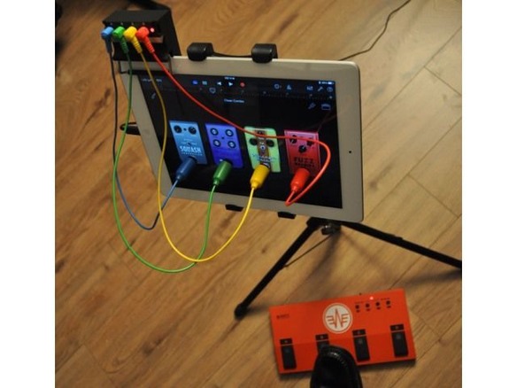 iPadを足で操作するライブ演奏用フットペダル「RemoFinger」