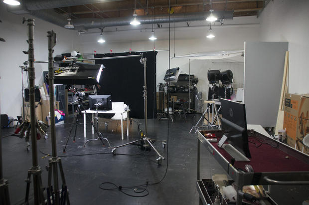 わが家のような空間

　ipsy Open Studiosは3000平方フィート（約280平方m）の施設だ。その最大のスタジオの片隅には動画ブロガーのベッドルームが再現されており、別の一角には、編集専用セクションの上のロフトに座席スペースがある。
