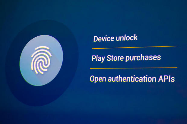指紋認証のサポート

　少しばかり目立たない機能ではあるが、Googleは指紋リーダーのサポートを追加した。この機能の導入は、「Nexus」シリーズの次期スマートフォンなど、今後登場する端末で指紋スキャナを使った画面のアンロックや決済の許可が可能になることを示唆している。また、「iPhone」や「iPad」の「Touch ID」と同様に、パスワードの保管に使用される可能性もある。
