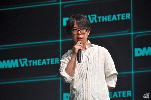 　「DMM VR Theater」について説明するDMM.futureworks代表取締役の黒田貴泰氏。