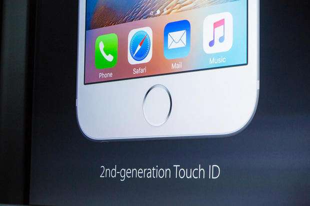 　第2世代の「Touch ID」センサも備える。反応が一段と速くなり、指をそれほど長い時間置く必要がなくなった。              
