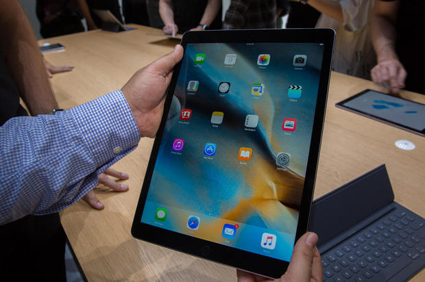 過去最大サイズの「iPad」

　エレクトロニクス大手Appleの最高経営責任者（CEO）を務めるTim Cook氏は米国時間9月9日、同社史上最も大きく最も高性能な12.9インチの新タブレット「iPad Pro」を発表した。同製品とともに、新しい「Apple Pencil」と装着可能な入力デバイス「Smart Keyboard」が発表された。

　ここでは、これらの製品を写真で紹介する。

関連記事：アップル「iPad Pro」を手にしてみた--12.9インチ画面タブレットの大きさを実感
