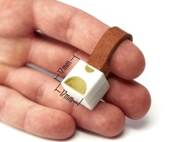 単3電池をつかう小型スマホ充電アダプタ「Nipper」--Kickstarterで目標を大幅達成