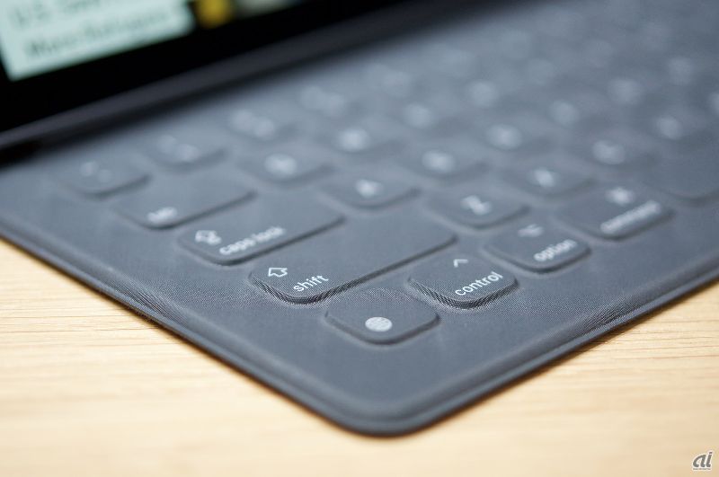 MacBookと同じ、バタフライ型のメカニズムが採用された薄型のキーボード