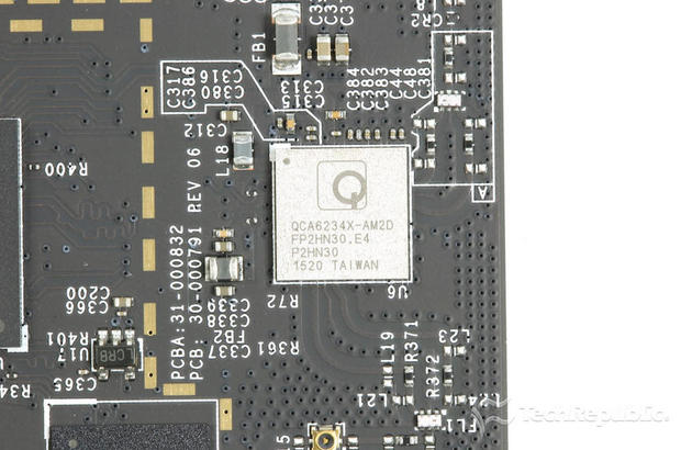 　Qualcommの「QCA6234 Dual-Band 802.11n and Bluetooth 4.0」チップ。