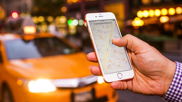 Appleの「Maps」アプリ

　iOS 9ではMapsアプリに大きな変更が加えられており、公共交通機関の乗り換え案内が一部の国で搭載された。
