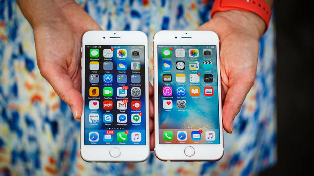 iPhone 6対iPhone 6s

　一瞬見ただけでは、iPhone 6s（左）と2014年のiPhone 6（右）を見分けることは難しい。
