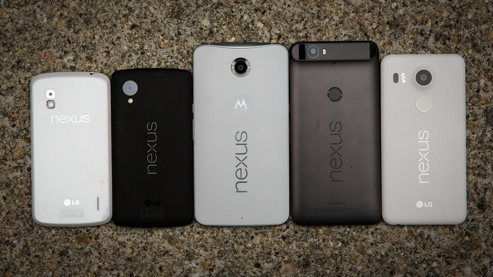  Nexusフォンファミリ。左から右にNexus 4、Nexus 5、Nexus 6、そして、新しいNexus 6PとNexus 5X
