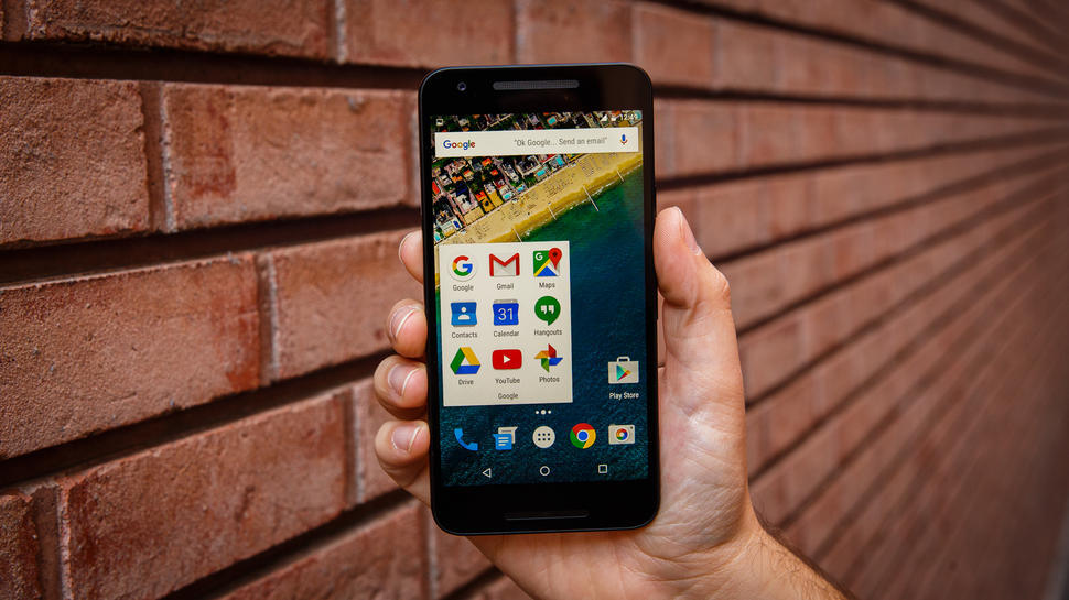 Nexus 5Xは、ストック（標準）のAndroid 6.0 Marshmallowを搭載する。