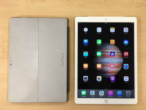 　iPad ProとMicrosoftの「Surface」。