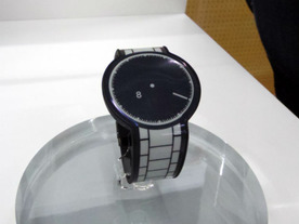 ソニー、24通りのデザインを楽しめる「FES Watch」店頭販売開始へ