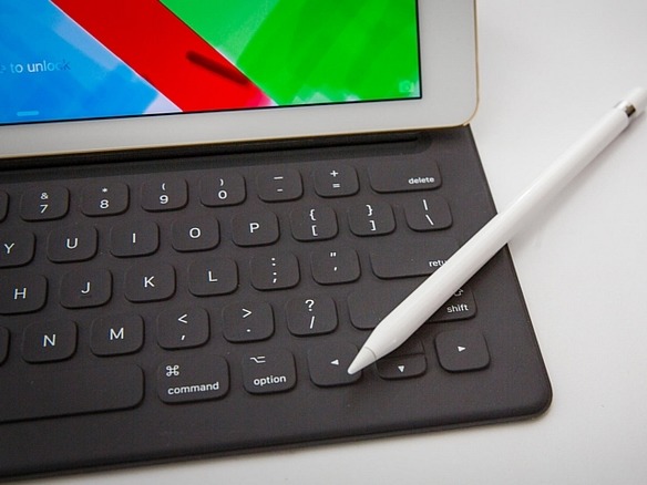 アップルの「iPad Pro」向け「Smart Keyboard」、一部購入者に出荷通知