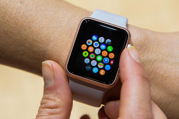 　Appleは2015年も、意欲的に新製品の投入、既存製品のアップグレードを続けた。同社が2015年に発表した製品を写真で振り返る。

「Apple Watch」ついに発売

　長らく待ち望まれ、賞賛されてきたApple Watchが2015年、ウェアラブル市場でうらやまれるほどのシェアを獲得した。多くの著名人がApple Watchを身に付けている。とはいえ、「iPhone」や「iPad」と同じようなインパクトを世界に与えられるかどうかは、まだ不透明だ。

関連記事：「Apple Watch」レビュー（第1回）--用途、装着感、デザインをまずはチェック
