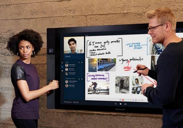 値上げと出荷延期が発表されたビデオ会議システム「Surface Hub」