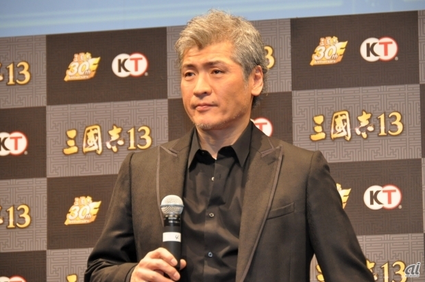 　発表会のゲストとして、本作のテーマソングを手がけた歌手の吉川晃司さんが登場。