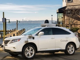 グーグルの自動運転車、初めての接触事故か