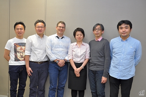 左から、SCEワールドワイドスタジオの吉田修平氏、AMDディレクターのダリル・サーティン氏、ハコスコ代表取締役の藤井直敬氏、gumi VRエンジニアの渡部晴人氏