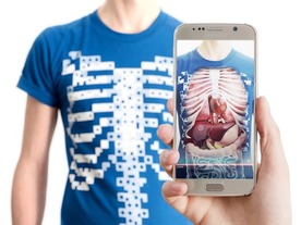 臓器が透けて見えるTシャツ「Virtuali-Tee」--スマホARで“ミクロの決死圏”