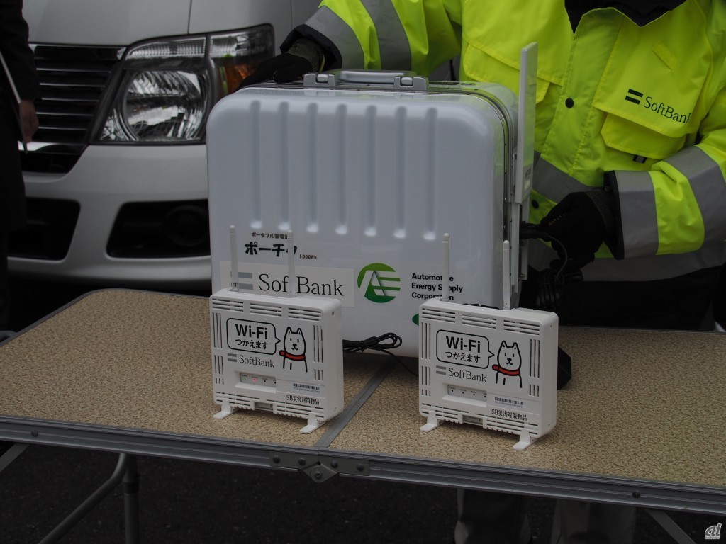 蓄電池型のポータブルAC電源も新たに配備。可搬型発電機と併用することで、ガソリン不足を補えるとしている