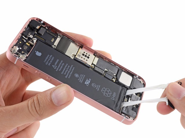 iPhone SEは、1624 mAhバッテリを搭載。