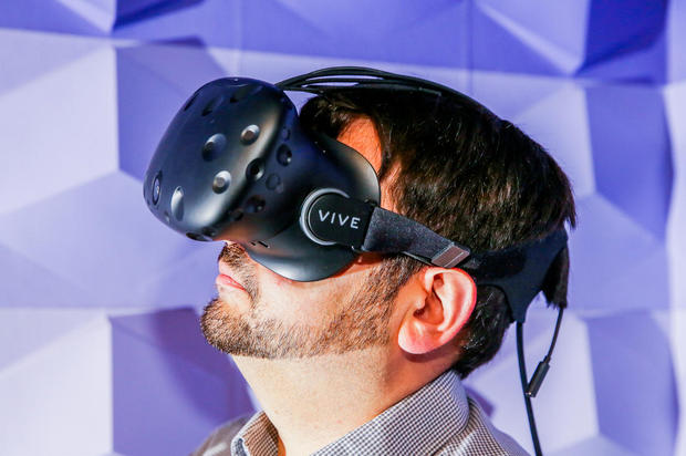 　Viveのレンズとディスプレイ解像度は、「Oculus Rift」とほぼ同等だ。