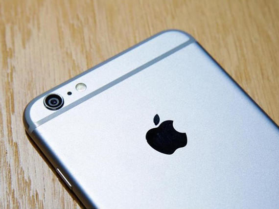 2017年のiPhoneの筐体は、アルミニウム製ではなくなる可能性があると、Appleに詳しいアナリストが述べた。
