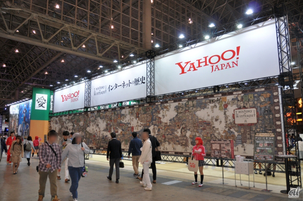 　ヤフーは、Yahoo! JAPAN20周年を記念したインターネットの歴史絵巻物「History of the Internet ~インターネットの歴史〜」を、巨大壁画として展示。