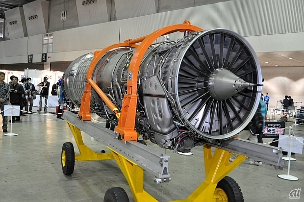 　航空自衛隊からは現役戦闘機であるF-15J/DJの空港機用エンジン「F100-IHI-220E」が展示。