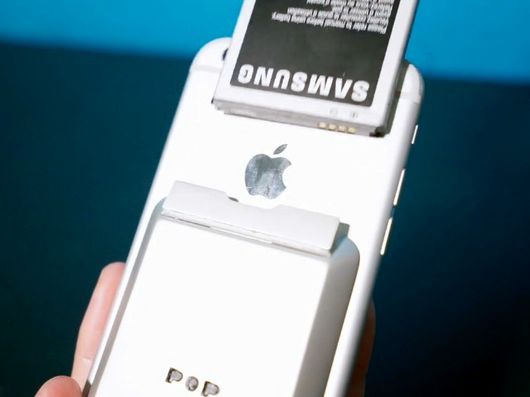 iPhoneなどがバッテリ交換式スマホに（出典：Indiegogo）
