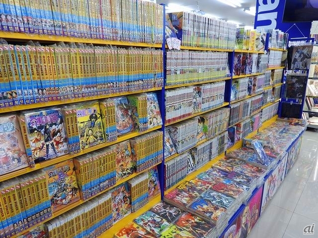 　タイ語に翻訳された日本のコミックがずらり。価格は日本円にすると1冊150円からと安い。