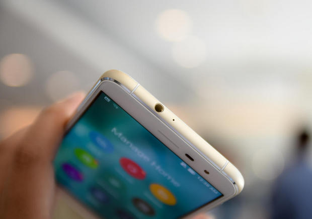 　ZenFone 3のカーブ部は、「iPhone 6s」といくらか似ている。